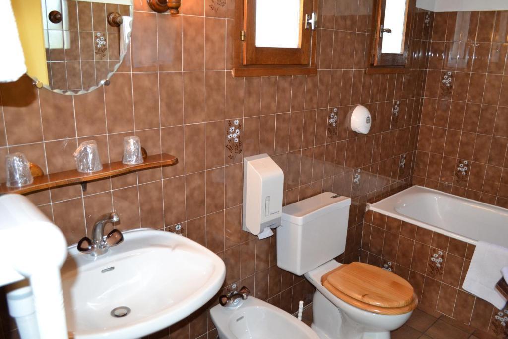 Hotel Restaurant Davat Brison-Saint-Innocent Ruang foto
